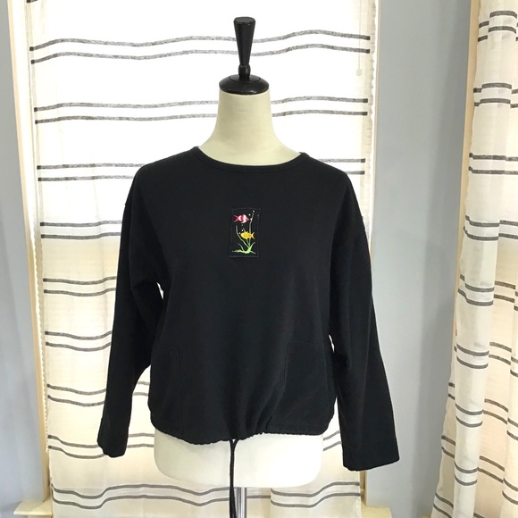 Onque Casuals Tops - Onque Casuals Women Size Med Cotton embroidered Fish Cropped Sweatshirt Black